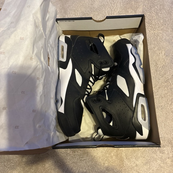 Jordan Black and White Athletic Shoes - Picture 5 of 5